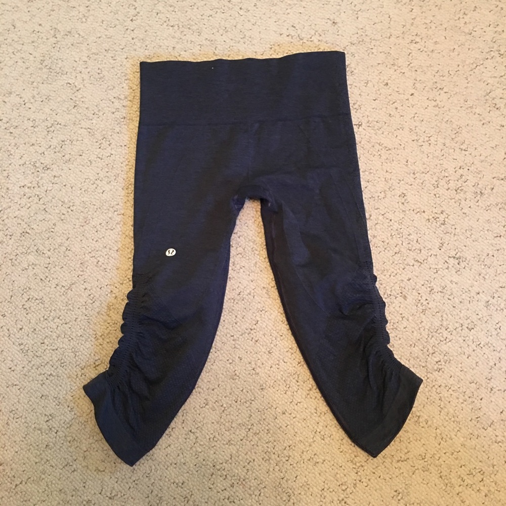 Lululemon- in the flow crop - EUC.
